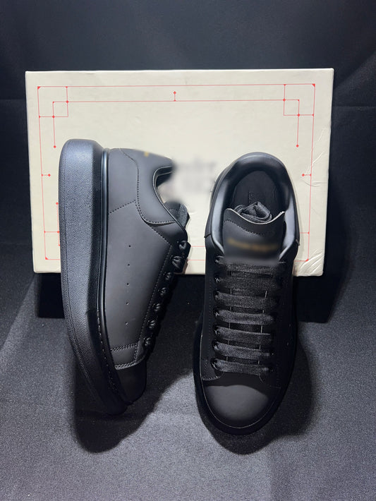 A M - Black sneakers